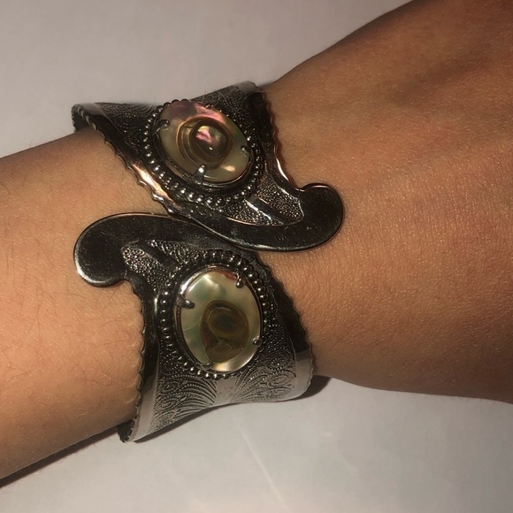 VTG Abalone Silver Tone Spring Hinged Cuff Western Etched Design 6” - Picture 6 of 6